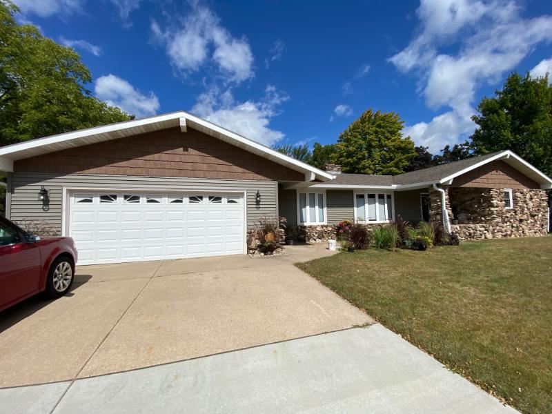 Vinyl Siding, Soffit, Seamless Gutters and Gutter Covers